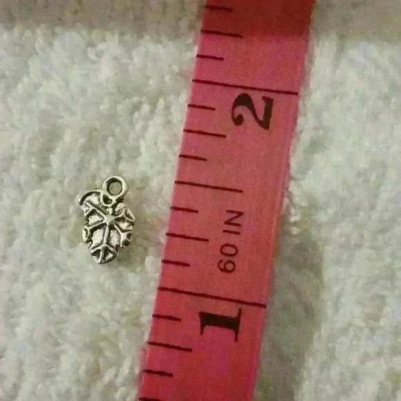 NWOT - Tibetan Silver Pendant Charms for Jewelry - Flower - Picture 2 of 2